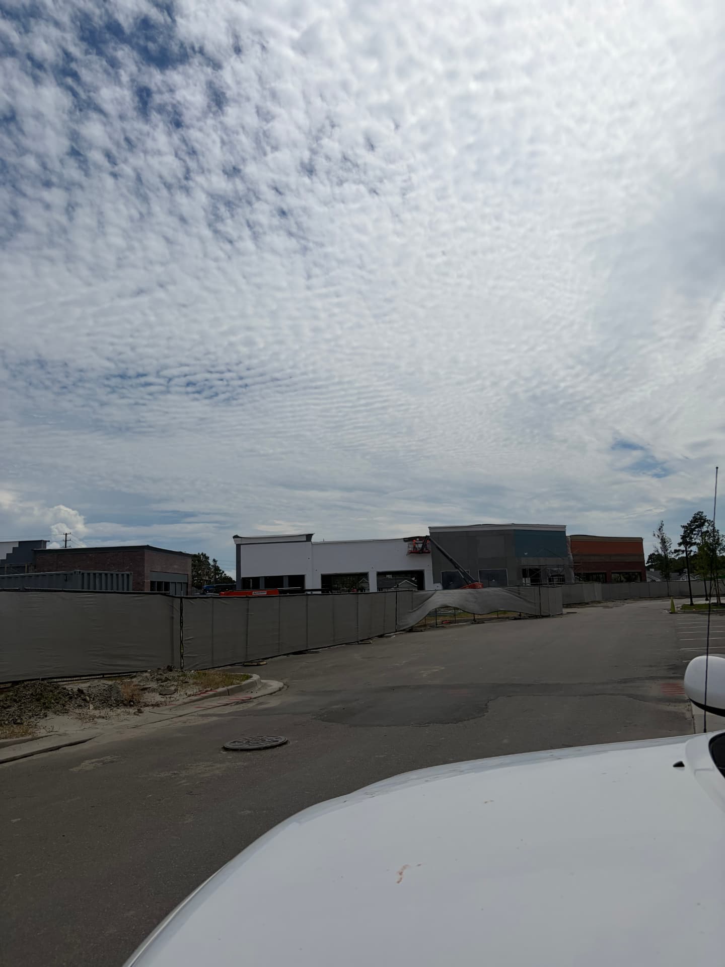Temporary fence with screen at a commercial plaza build